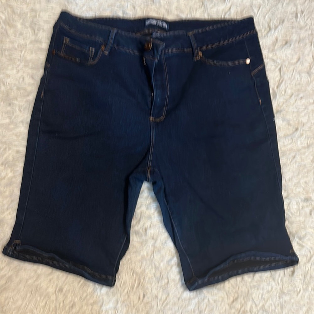 Indigo Fusion woman’s denim jean shorts.  Size 18